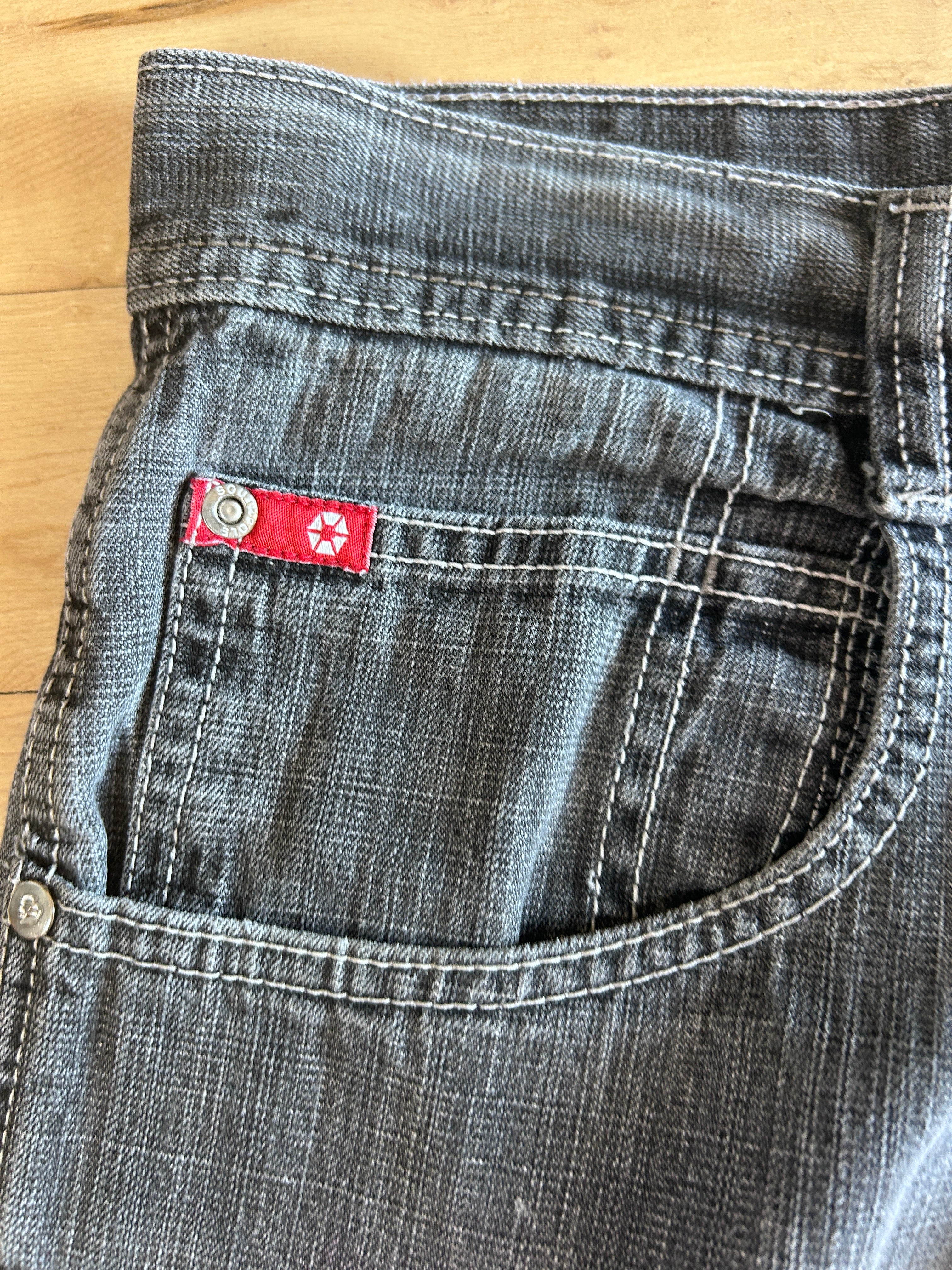 Southpole red tabs 32x32 grey jeans