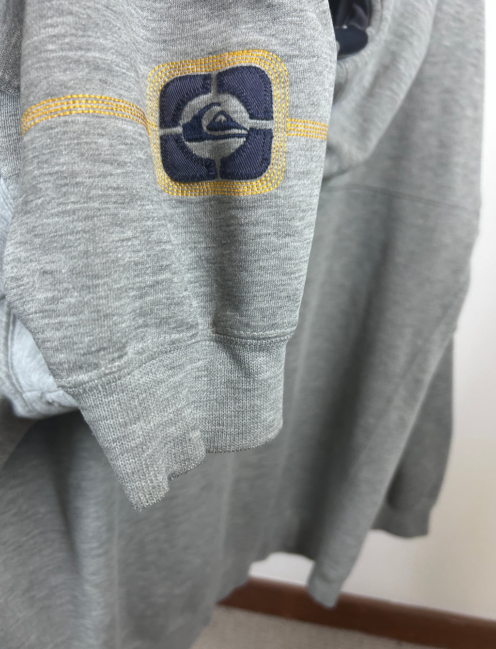Quicksilver grail hoodie - size large
