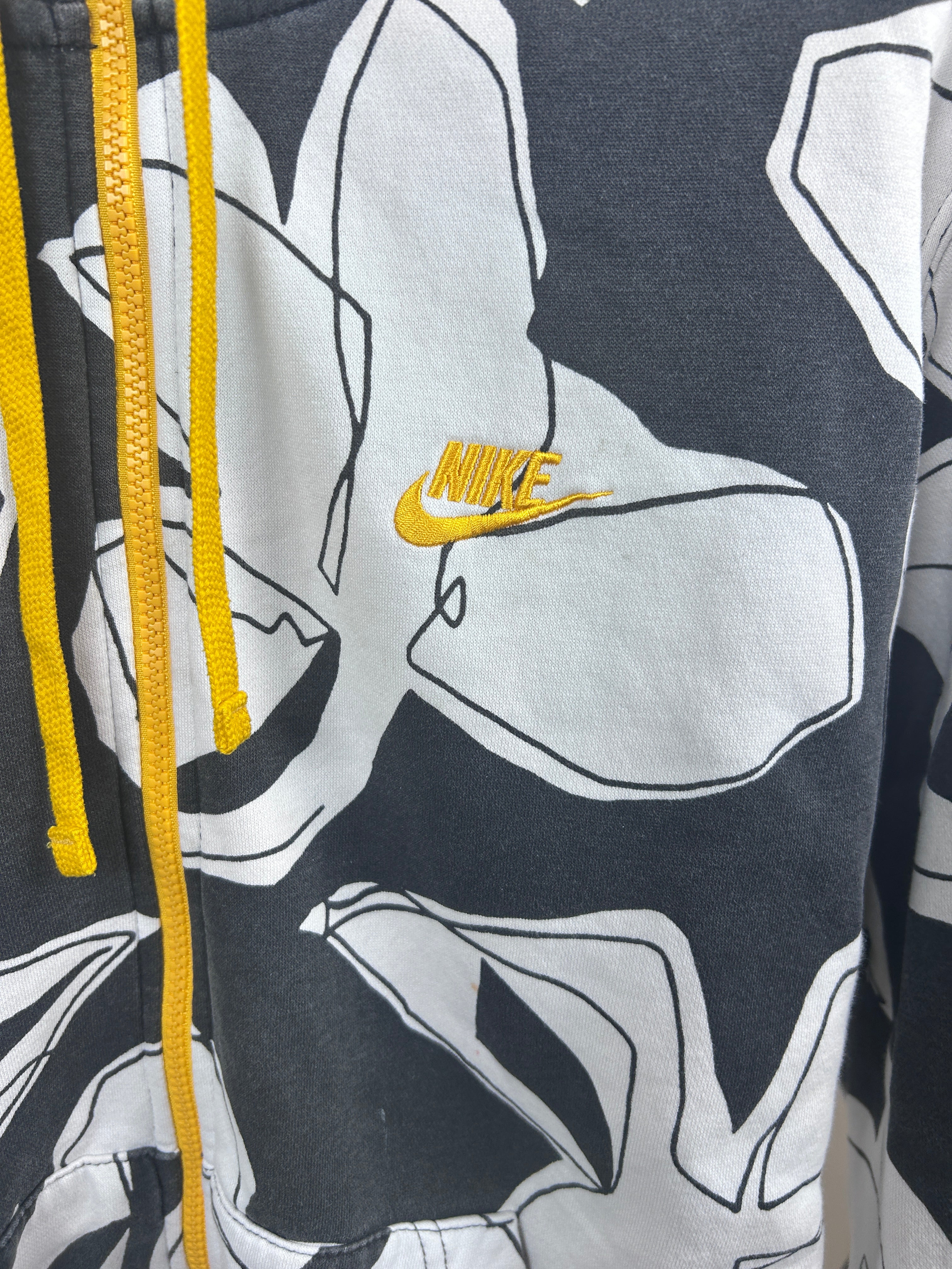 Nike hoodie - size medium