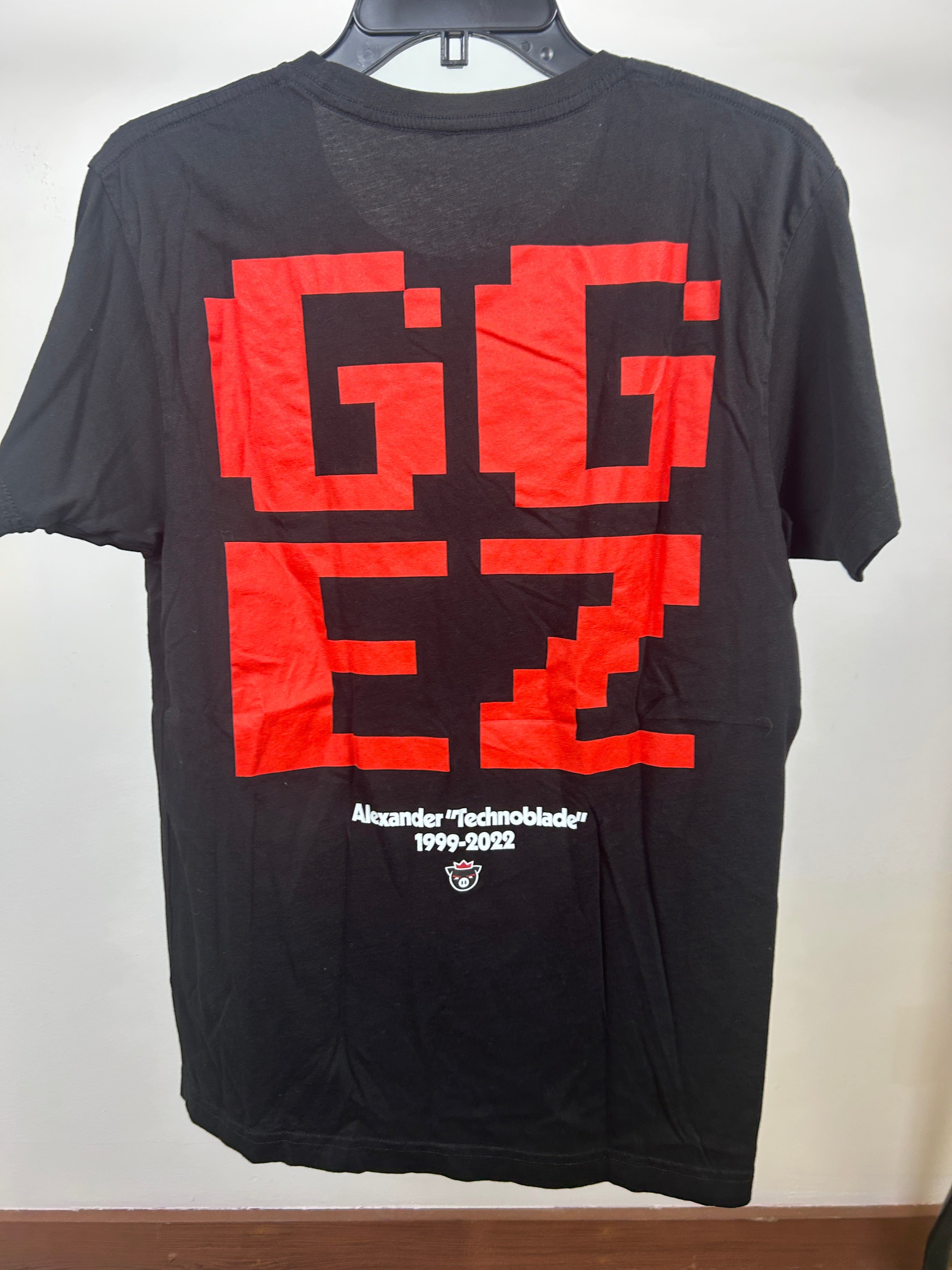 Techno blade shirt - size medium